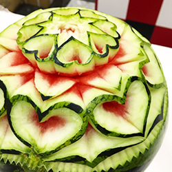 フルーツカービングのデザイン（スイカハート2）