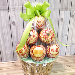 フルーツカービングのデザイン（リンゴタワー）